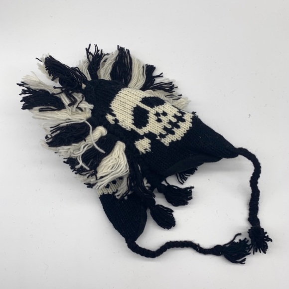 Mohawk Skull Beanie - Picture 3 of 6
